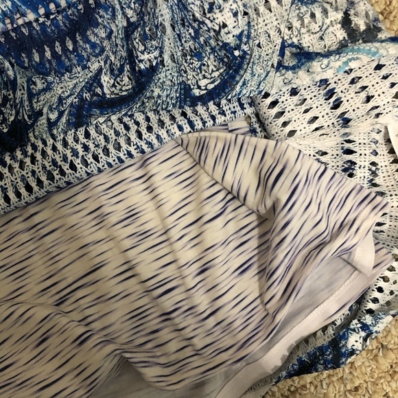 Simply Styled Two Layer Sharkbite Cold Shoulder - Picture 3 of 5